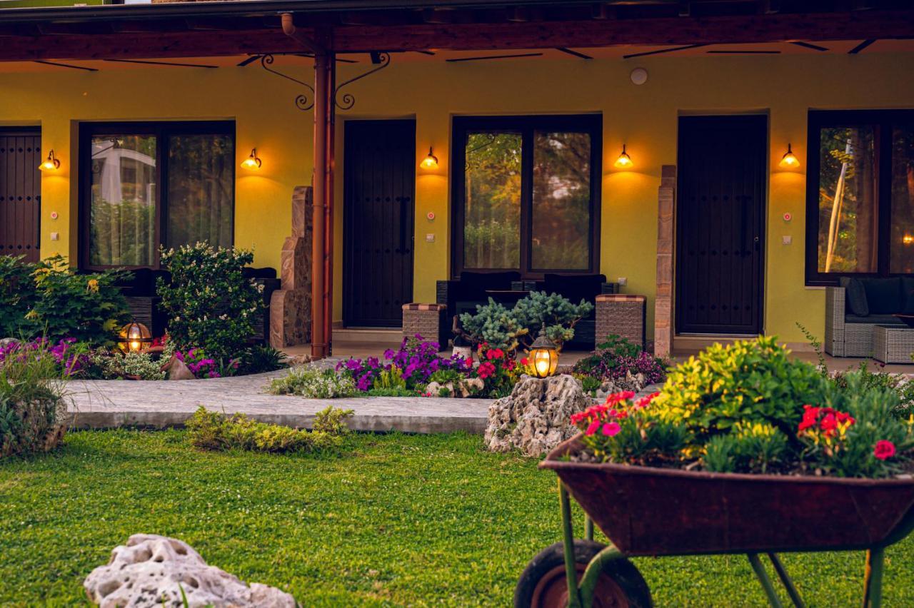Simi Luxury Suites Плака Литохору Екстериор снимка