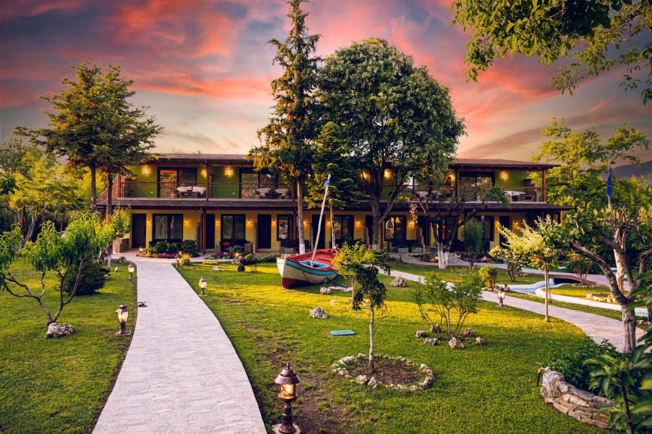 Simi Luxury Suites Плака Литохору Екстериор снимка